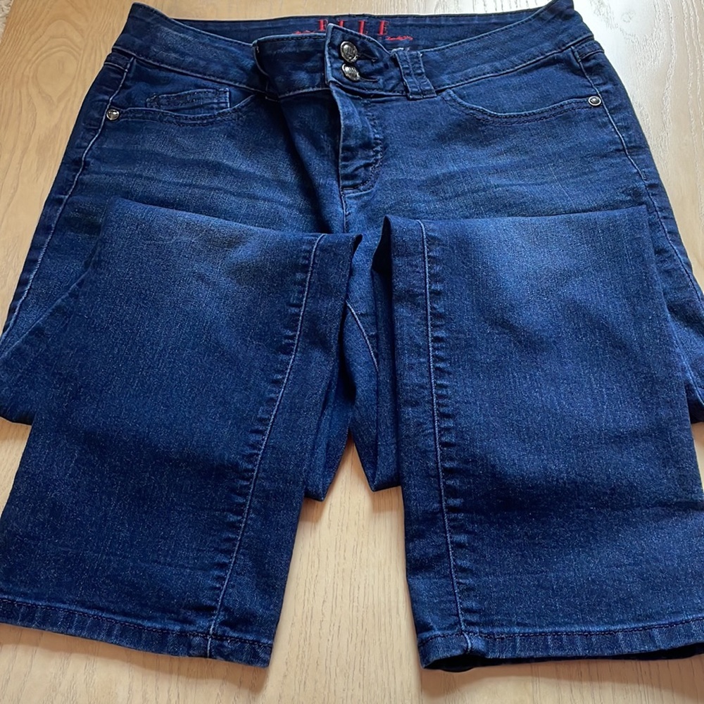 ELLE jeans size 8. 34" inches long. 16" 1/2 waist